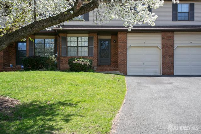 7 Cactus Court, Edison, NJ 08820