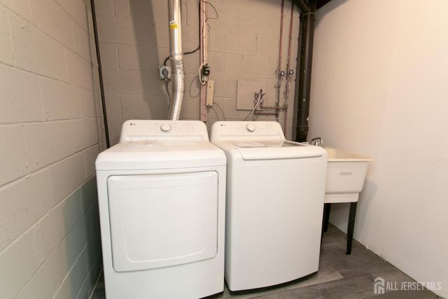 7 Cactus Court, Edison, NJ 08820