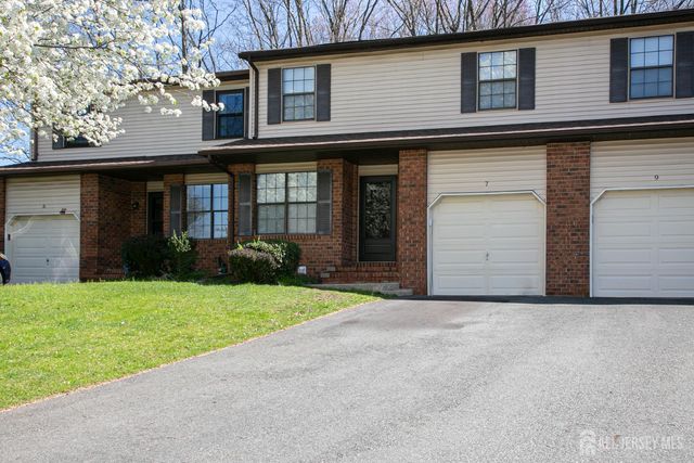 7 Cactus Court, Edison, NJ 08820