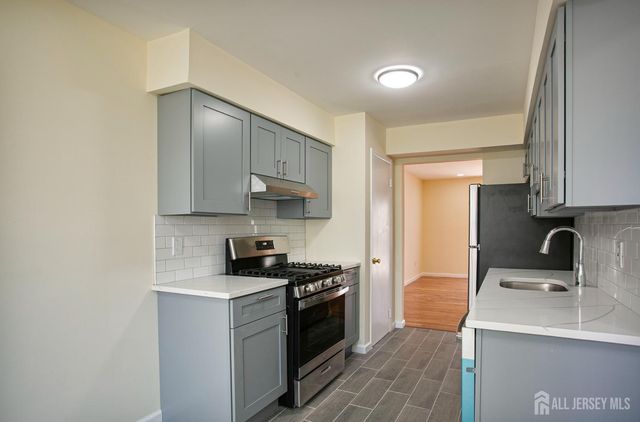 7 Cactus Court, Edison, NJ 08820