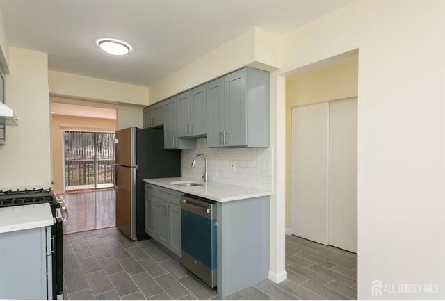 7 Cactus Court, Edison, NJ 08820