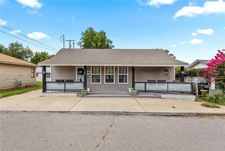 905 Prairie Chief Avenue, Clinton, OK 73601