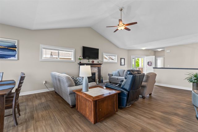 486 Bella Vista Court, Huxley, IA 50124