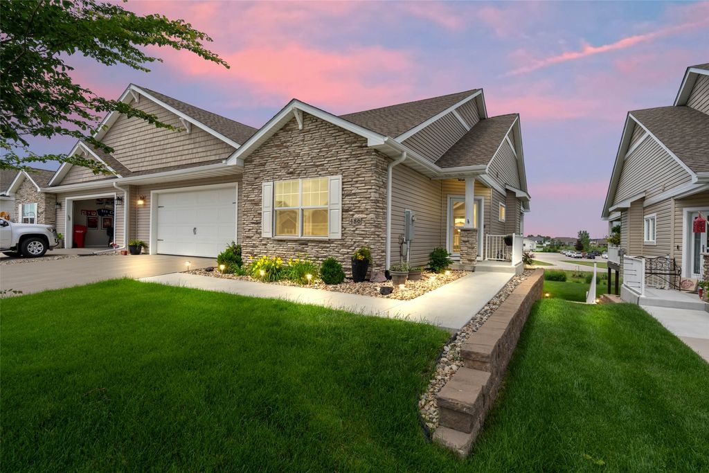 486 Bella Vista Court, Huxley, IA 50124