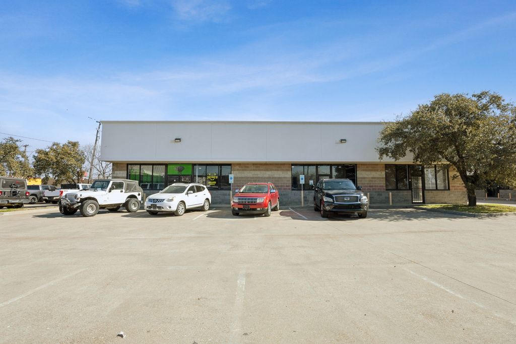 2018 W Northwest Highway, Dallas, TX 75220