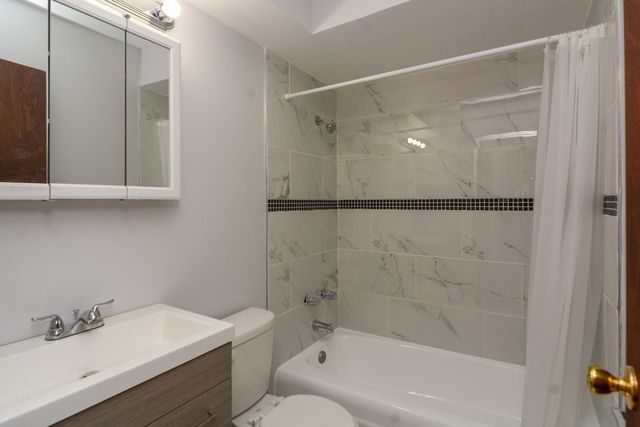 1040 W HOLLYWOOD Avenue 320, Chicago, IL 60660