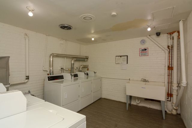 1040 W HOLLYWOOD Avenue 320, Chicago, IL 60660