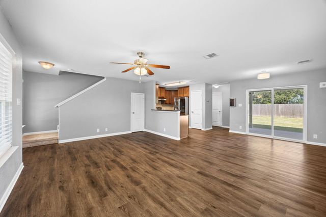 212 McCoy LN, Hutto, TX 78634