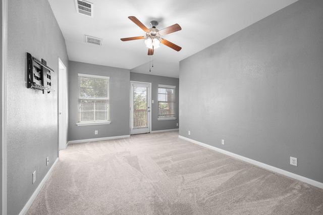 212 McCoy LN, Hutto, TX 78634