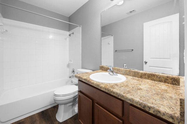 212 McCoy LN, Hutto, TX 78634
