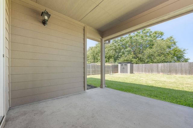 212 McCoy LN, Hutto, TX 78634