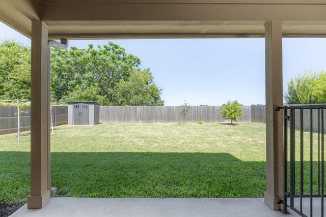 212 McCoy LN, Hutto, TX 78634