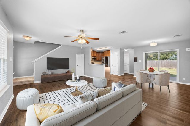 212 McCoy LN, Hutto, TX 78634