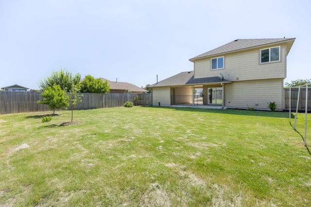 212 McCoy LN, Hutto, TX 78634