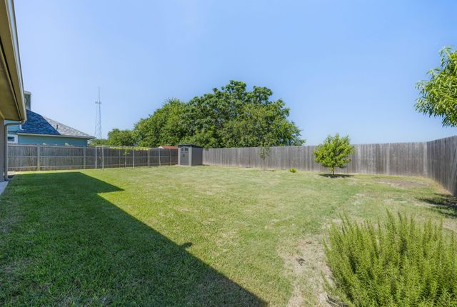212 McCoy LN, Hutto, TX 78634