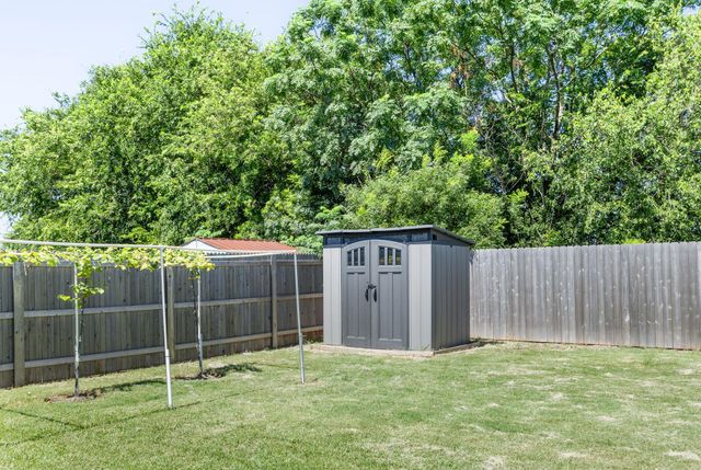 212 McCoy LN, Hutto, TX 78634