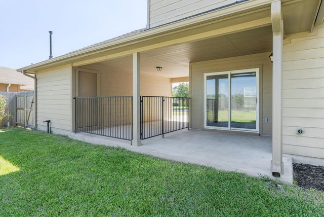 212 McCoy LN, Hutto, TX 78634