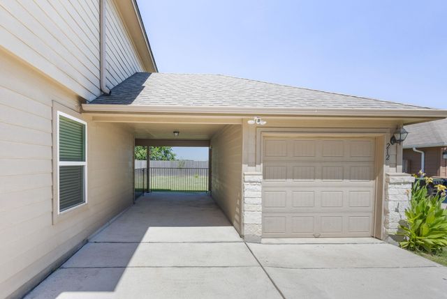 212 McCoy LN, Hutto, TX 78634