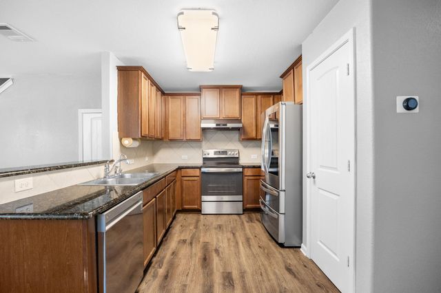 212 McCoy LN, Hutto, TX 78634