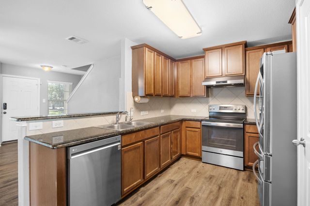 212 McCoy LN, Hutto, TX 78634