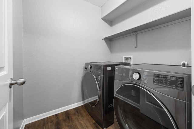 212 McCoy LN, Hutto, TX 78634