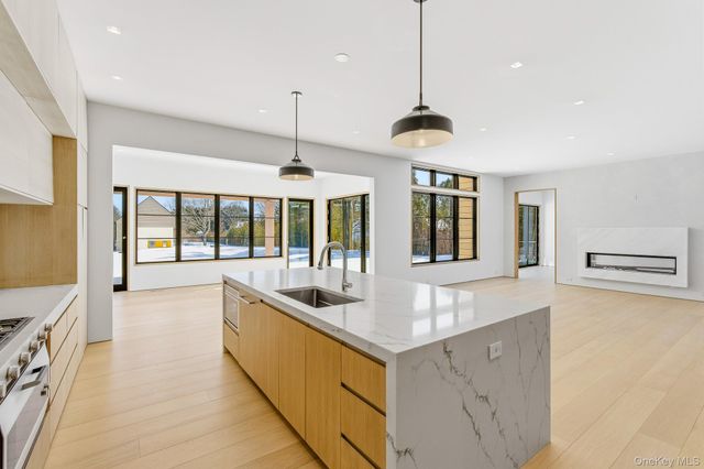 50 Tuckahoe Lane, Southampton, NY 11968