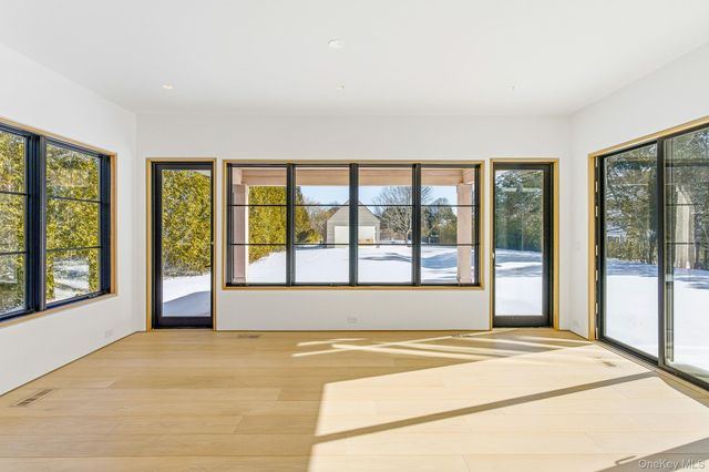 50 Tuckahoe Lane, Southampton, NY 11968