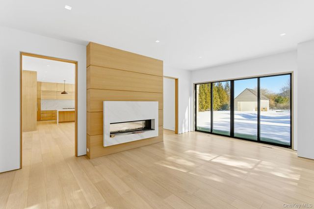 50 Tuckahoe Lane, Southampton, NY 11968