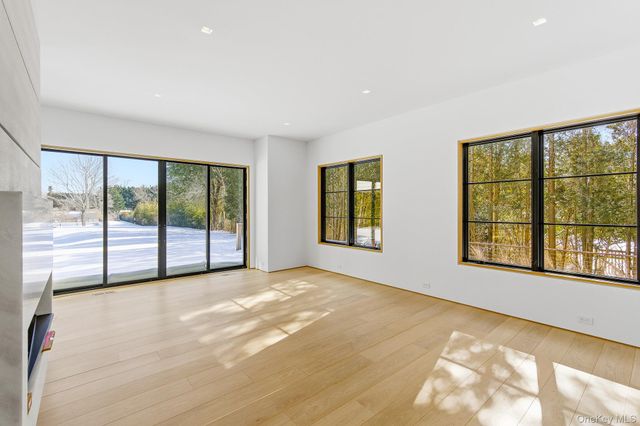 50 Tuckahoe Lane, Southampton, NY 11968