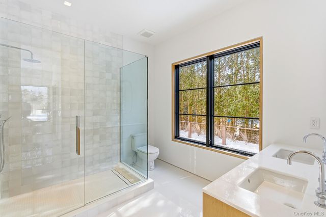 50 Tuckahoe Lane, Southampton, NY 11968