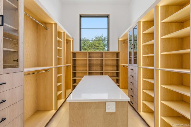 50 Tuckahoe Lane, Southampton, NY 11968