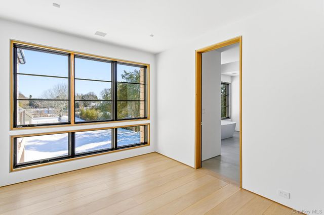 50 Tuckahoe Lane, Southampton, NY 11968