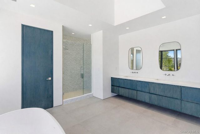 50 Tuckahoe Lane, Southampton, NY 11968