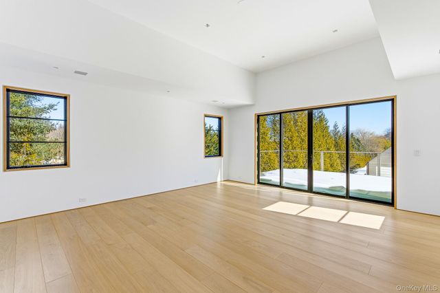 50 Tuckahoe Lane, Southampton, NY 11968