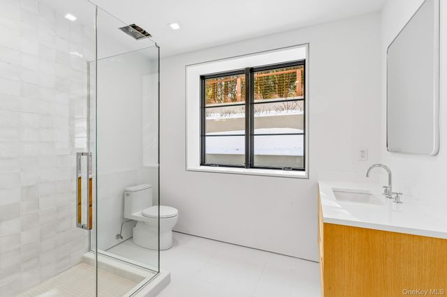 50 Tuckahoe Lane, Southampton, NY 11968