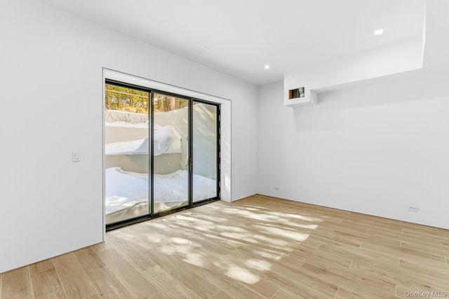 50 Tuckahoe Lane, Southampton, NY 11968