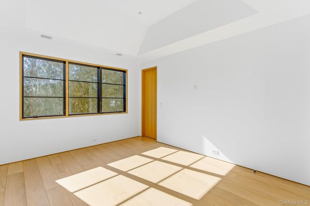 50 Tuckahoe Lane, Southampton, NY 11968