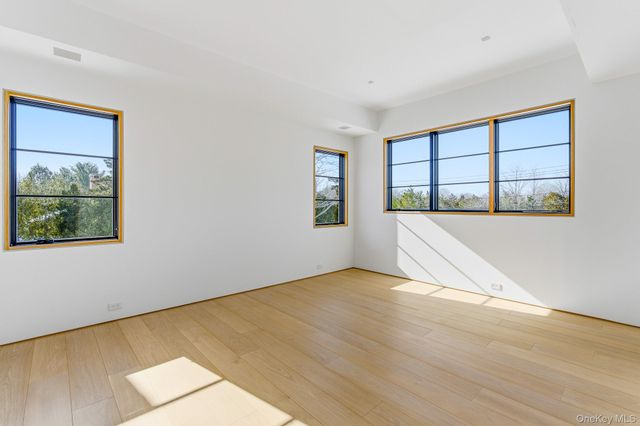 50 Tuckahoe Lane, Southampton, NY 11968