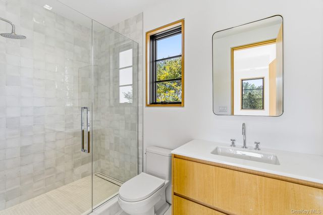 50 Tuckahoe Lane, Southampton, NY 11968