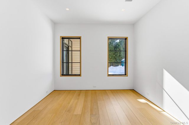 50 Tuckahoe Lane, Southampton, NY 11968