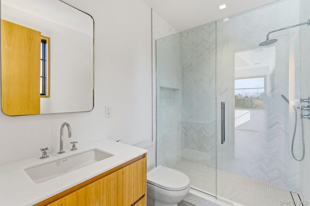 50 Tuckahoe Lane, Southampton, NY 11968