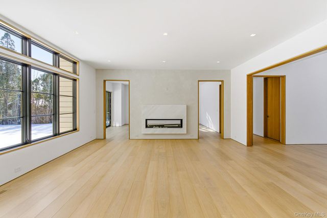 50 Tuckahoe Lane, Southampton, NY 11968