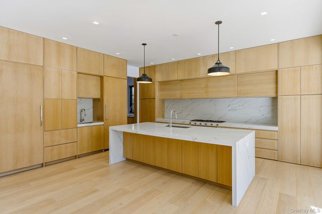 50 Tuckahoe Lane, Southampton, NY 11968