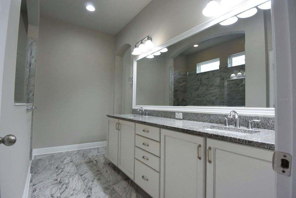 Image 36 of property listing at 14735 CARAVAN AVENUE, Odessa, FL 33556