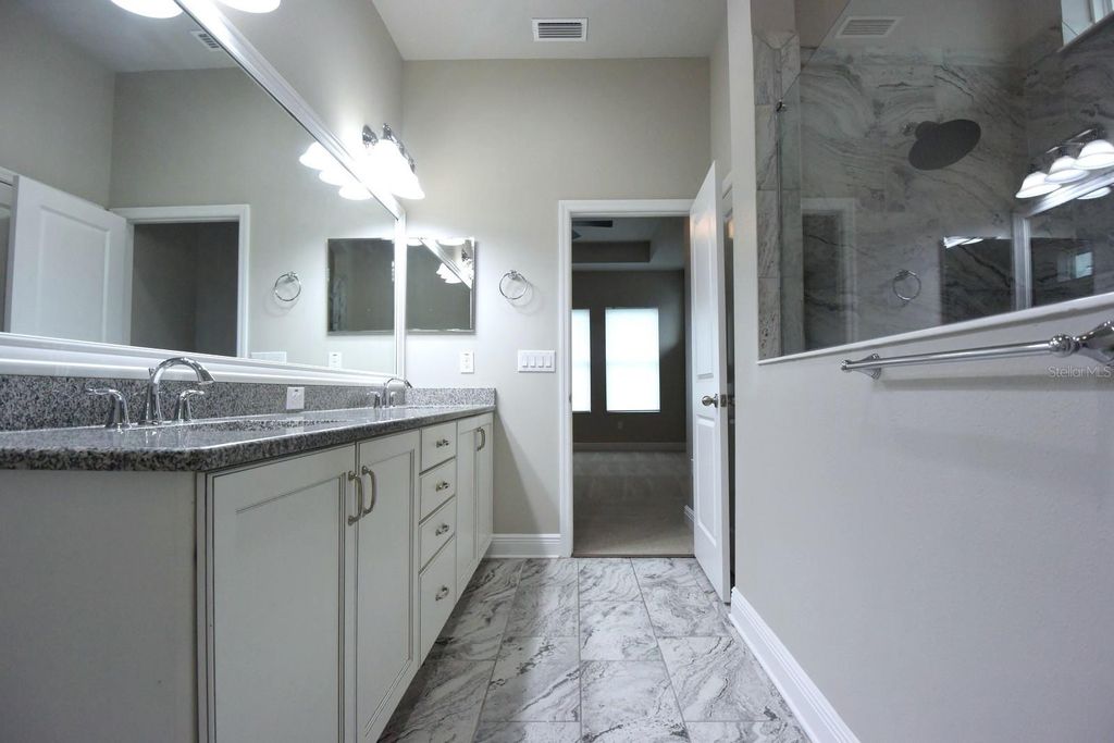 Image 37 of property listing at 14735 CARAVAN AVENUE, Odessa, FL 33556
