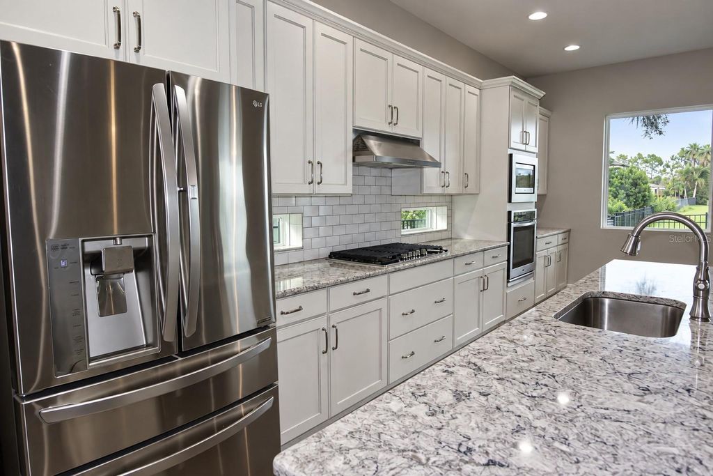 Image 9 of property listing at 14735 CARAVAN AVENUE, Odessa, FL 33556