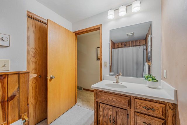 63 CRESTVIEW DRIVE, Hortonville, WI 54844