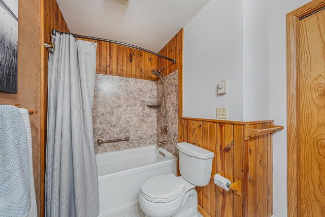 63 CRESTVIEW DRIVE, Hortonville, WI 54844