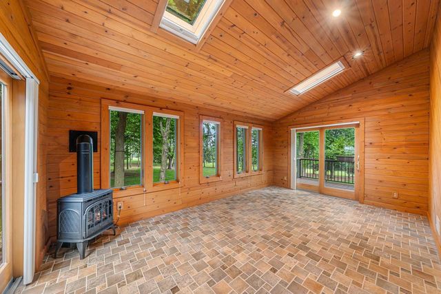 63 CRESTVIEW DRIVE, Hortonville, WI 54844