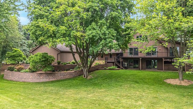 63 CRESTVIEW DRIVE, Hortonville, WI 54844